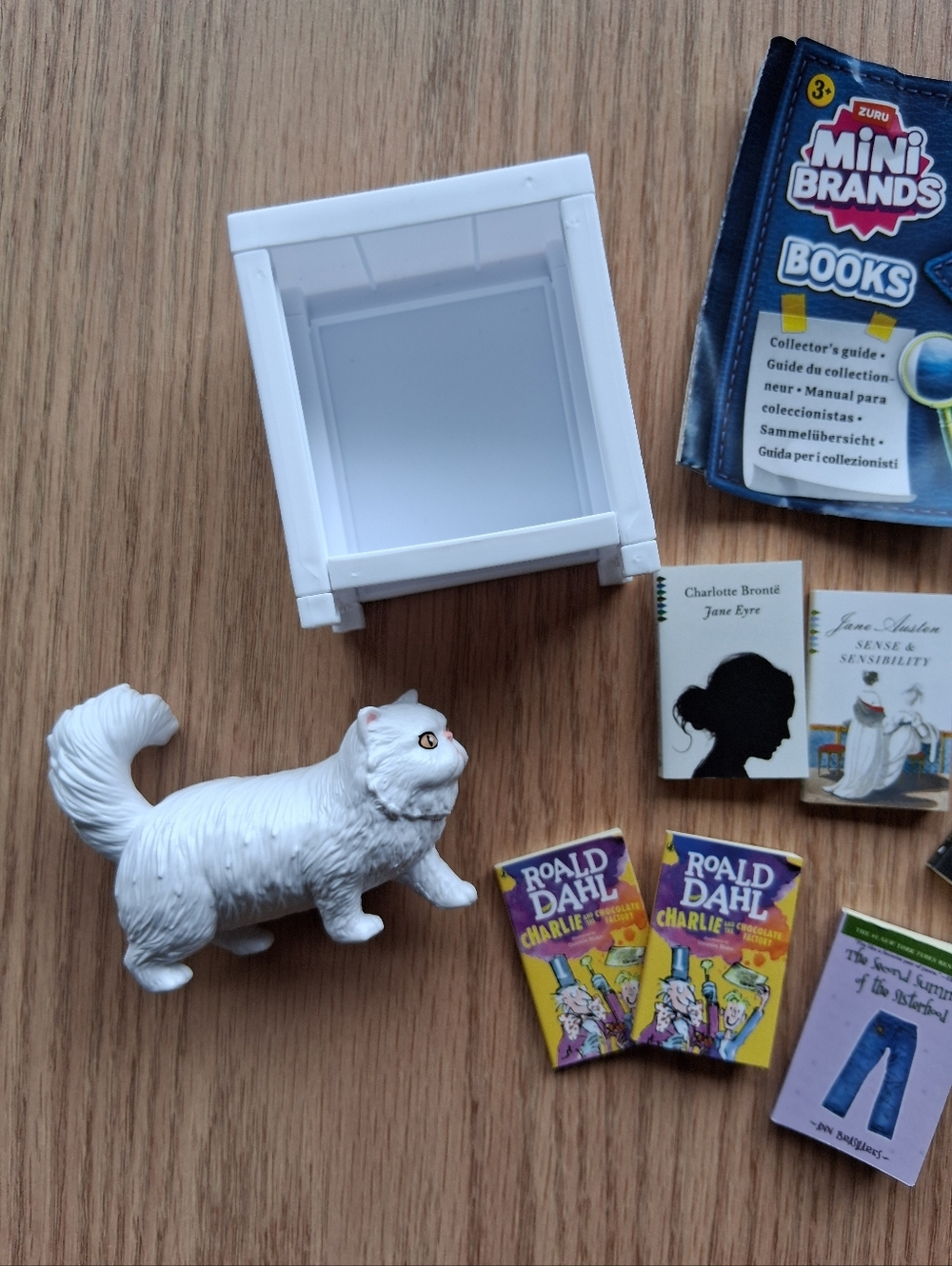 Mini Brands Books 2 Lot Bundle - Picture 3 of 3